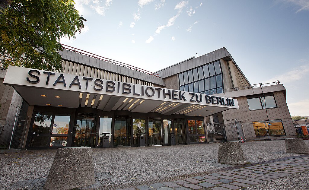 Eingang des Hauses Potsdamer Straße der Staatsbibliothek zu Berlin