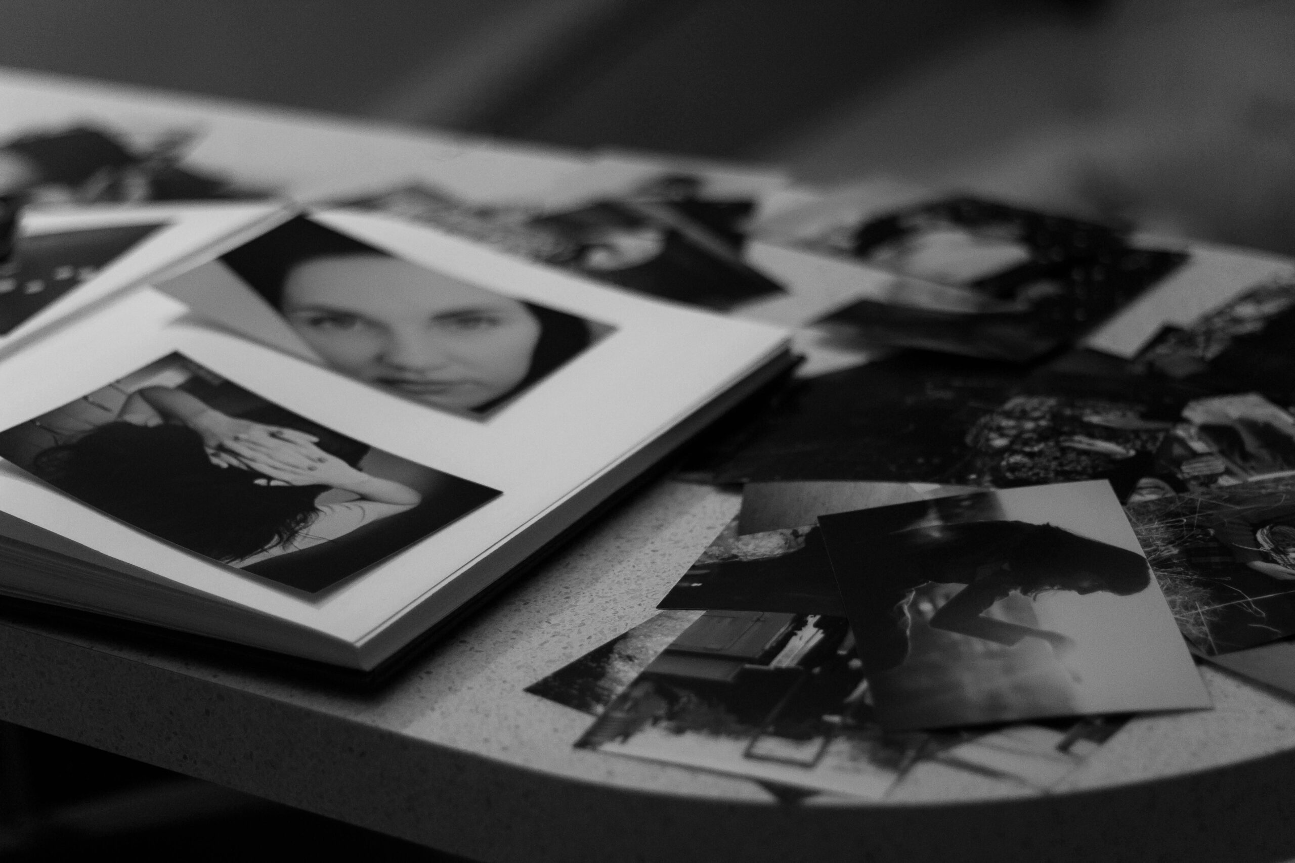 Historisches Familienfoto in einem Fotoalbum